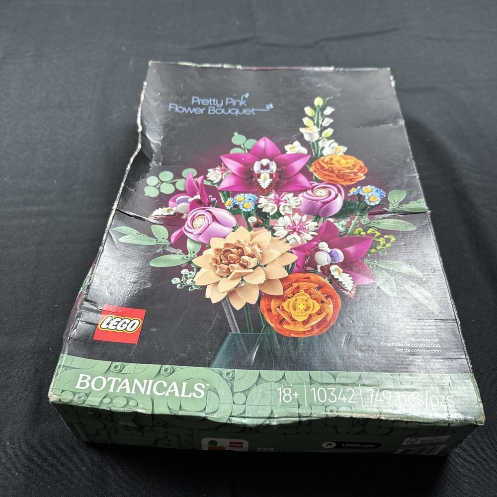 LEGO Botanicals: Pretty Pink Flower Bouquet (10342) - Picture 6 of 6